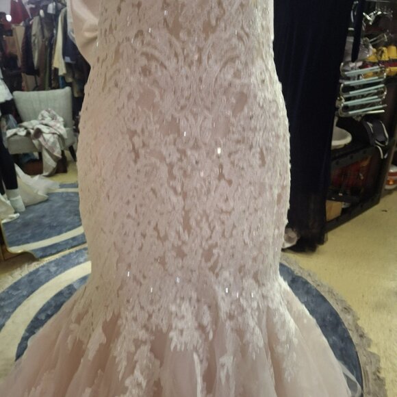 Mori Lee by Madeline Gardner #8118 Wedding Gown (Unaltered) - Picture 6 of 13